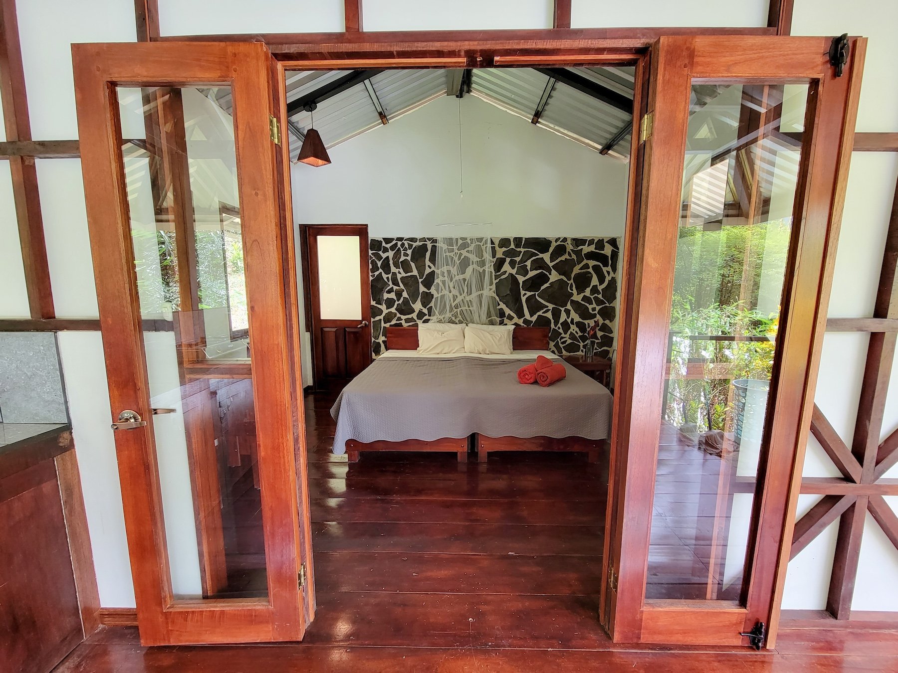 CASCADA ELYSIANA – ECO-RETREAT WITH HUGE WATERFALL