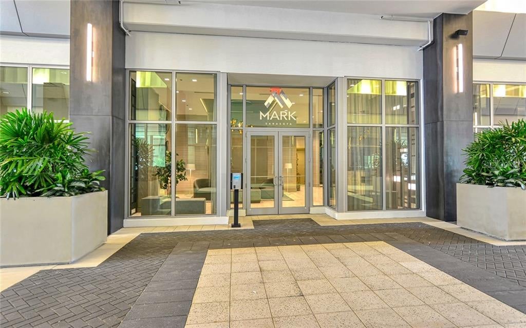 111 S Pineapple Ave #821