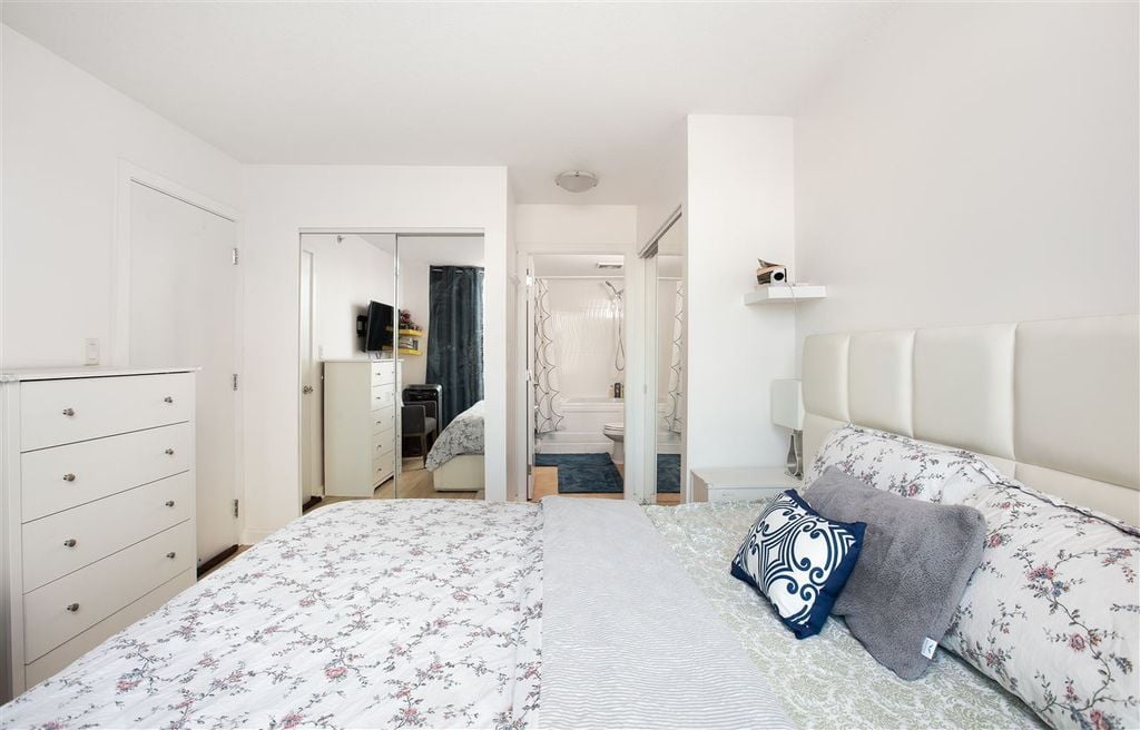 188 Keefer Pl, #2305