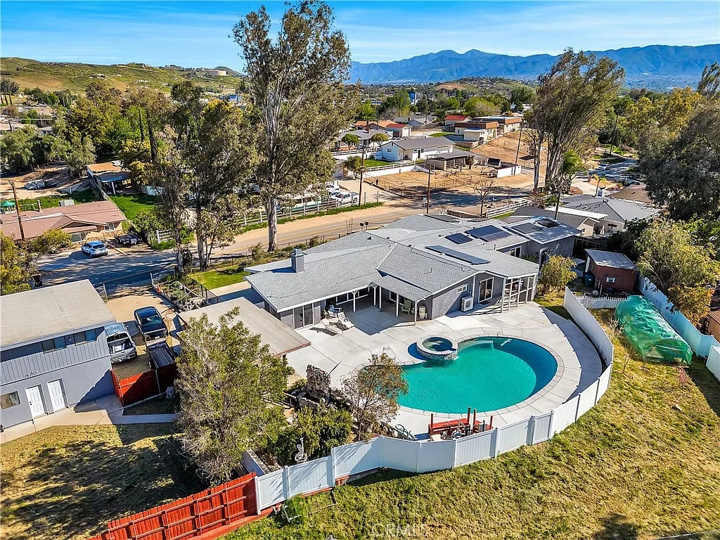 2464 Corona Ave
