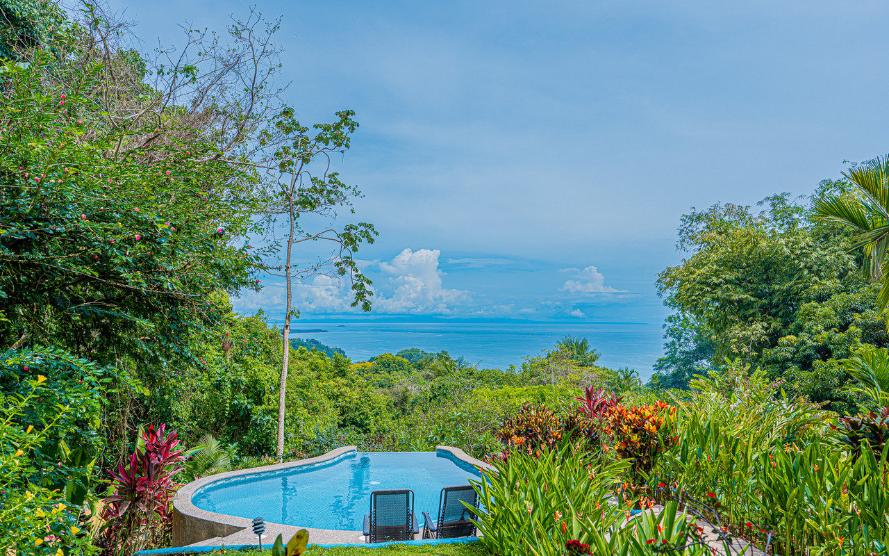WHALE’S TAIL OCEAN VIEW ESTATE WITH EXTRA LOT 