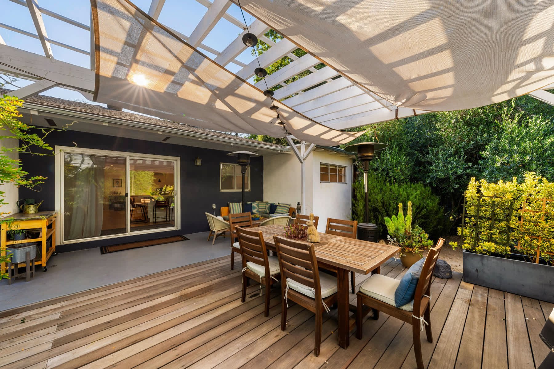 1518 Valley Dr, Topanga