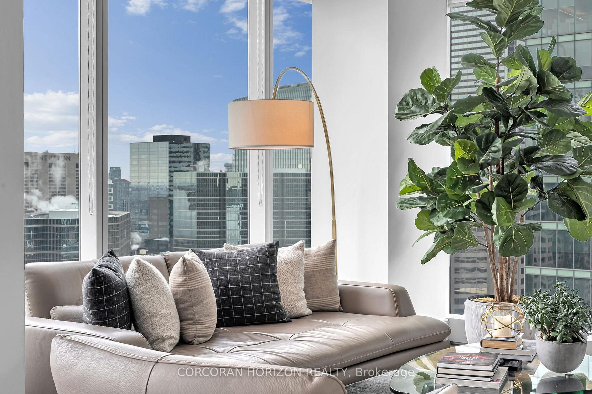 5-STAR LIVING AT THE RITZ
