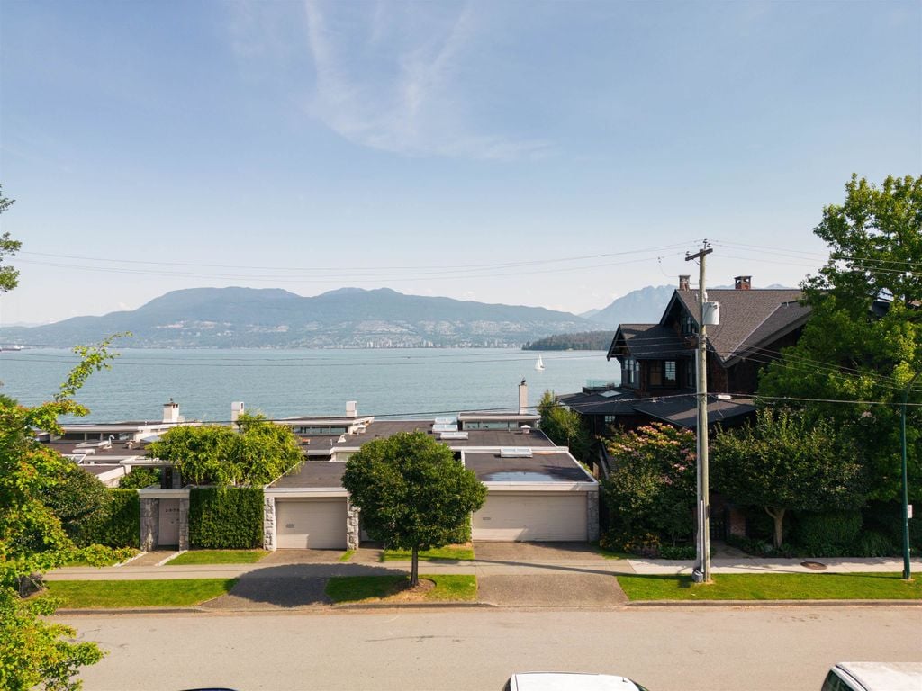 2568 Point Grey Rd
