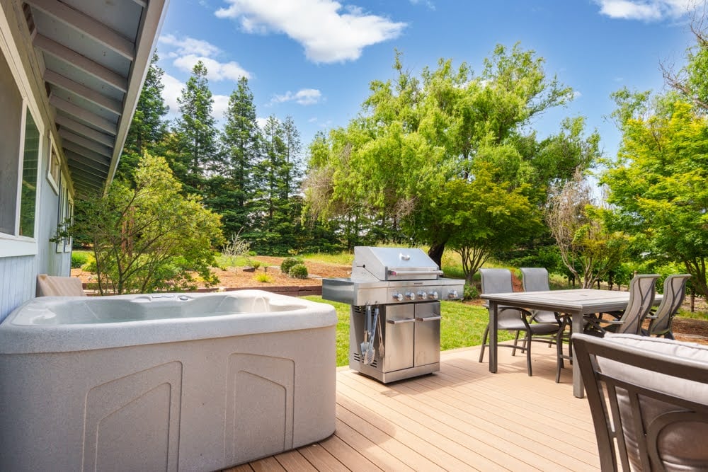 725 Lytton Station