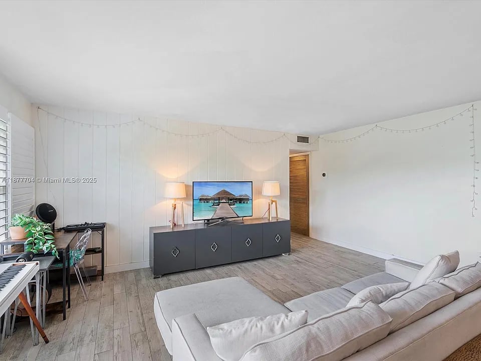 Turnkey Furnished Condo in Key Biscayne