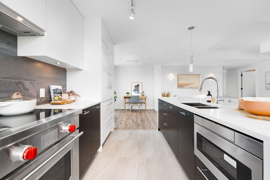5118 Cambie St, #402