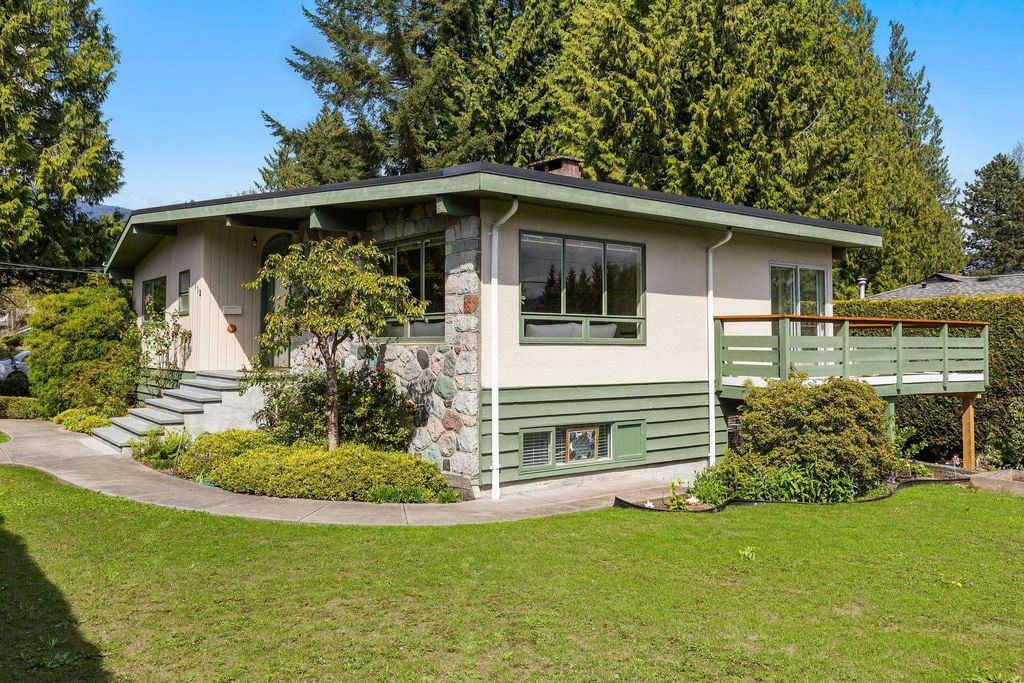 712 Fairway Dr