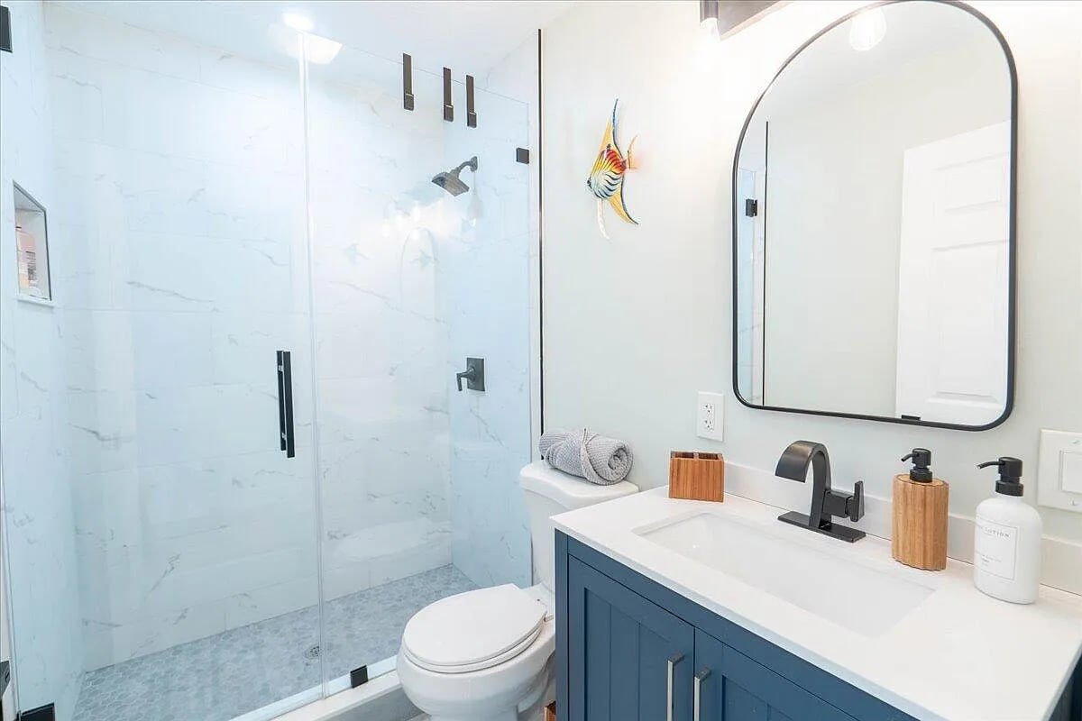 331-anglers-dr-n-marathon-fl-home-sold-living-dining-bathroom