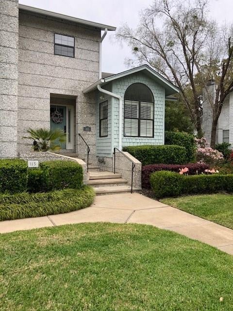 115 Grand Oaks Ln