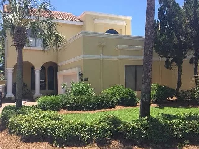 8060 Fountains Ln