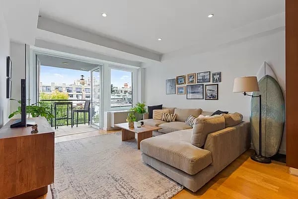 260 North 9th Street Unit: 6D