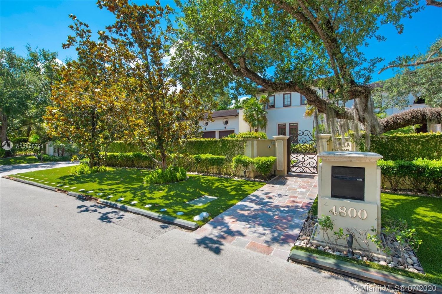 4800 Pine Dr