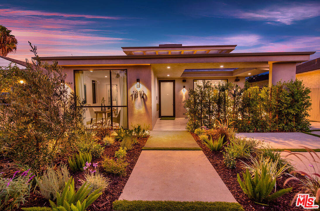 S Sherbourne Dr, 90035