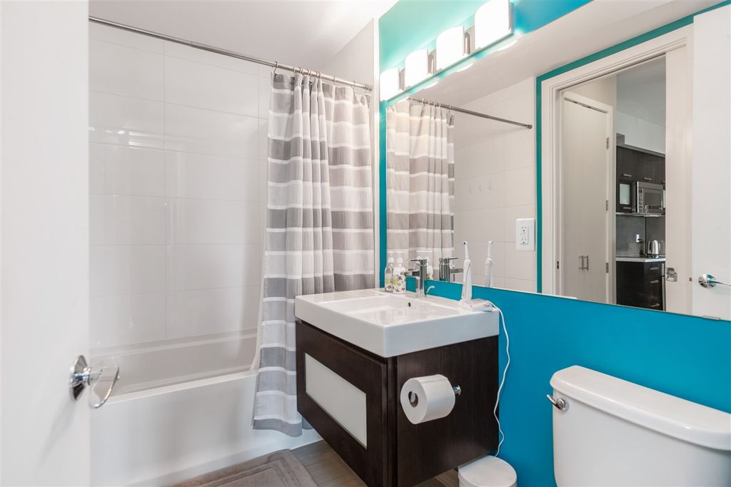 3333 Main St, #208