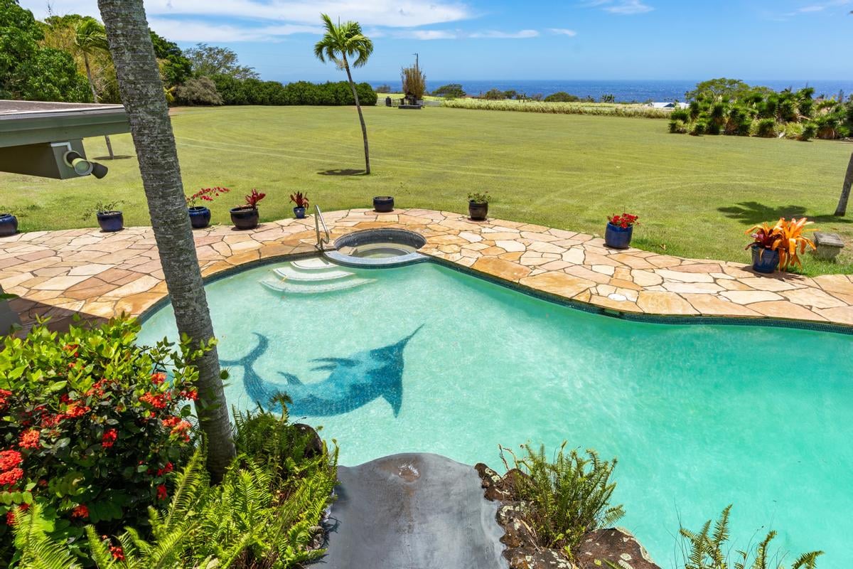 PUAKEA BAY DR - 11 ACRE ESTATE- 5 BEDROOM 6 BATHROOM RESIDENCE - RESORT STLYE POOL & SPA - $4,350,000
