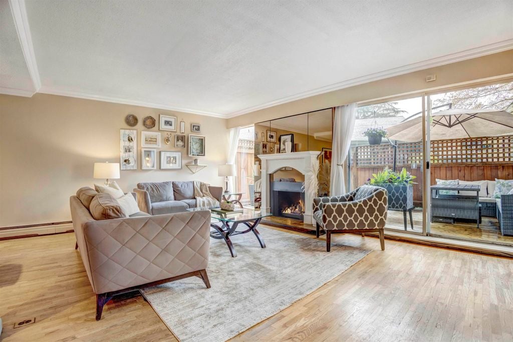 555 W 28th St, #104