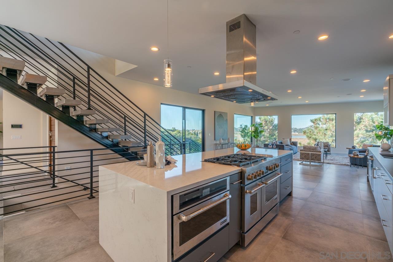 2829 Racetrack View Dr