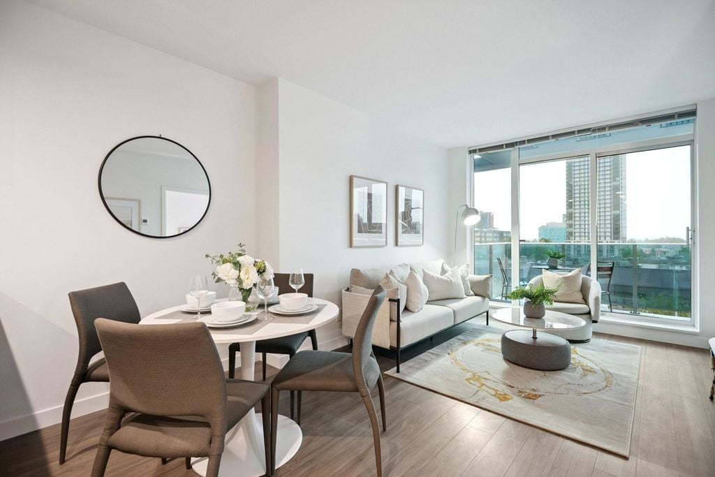 13615 Fraser Hwy, #402