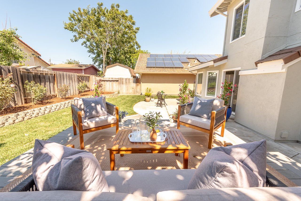 Newly Remodeled. 1 Bed/Bth down, Pioneer Elem!