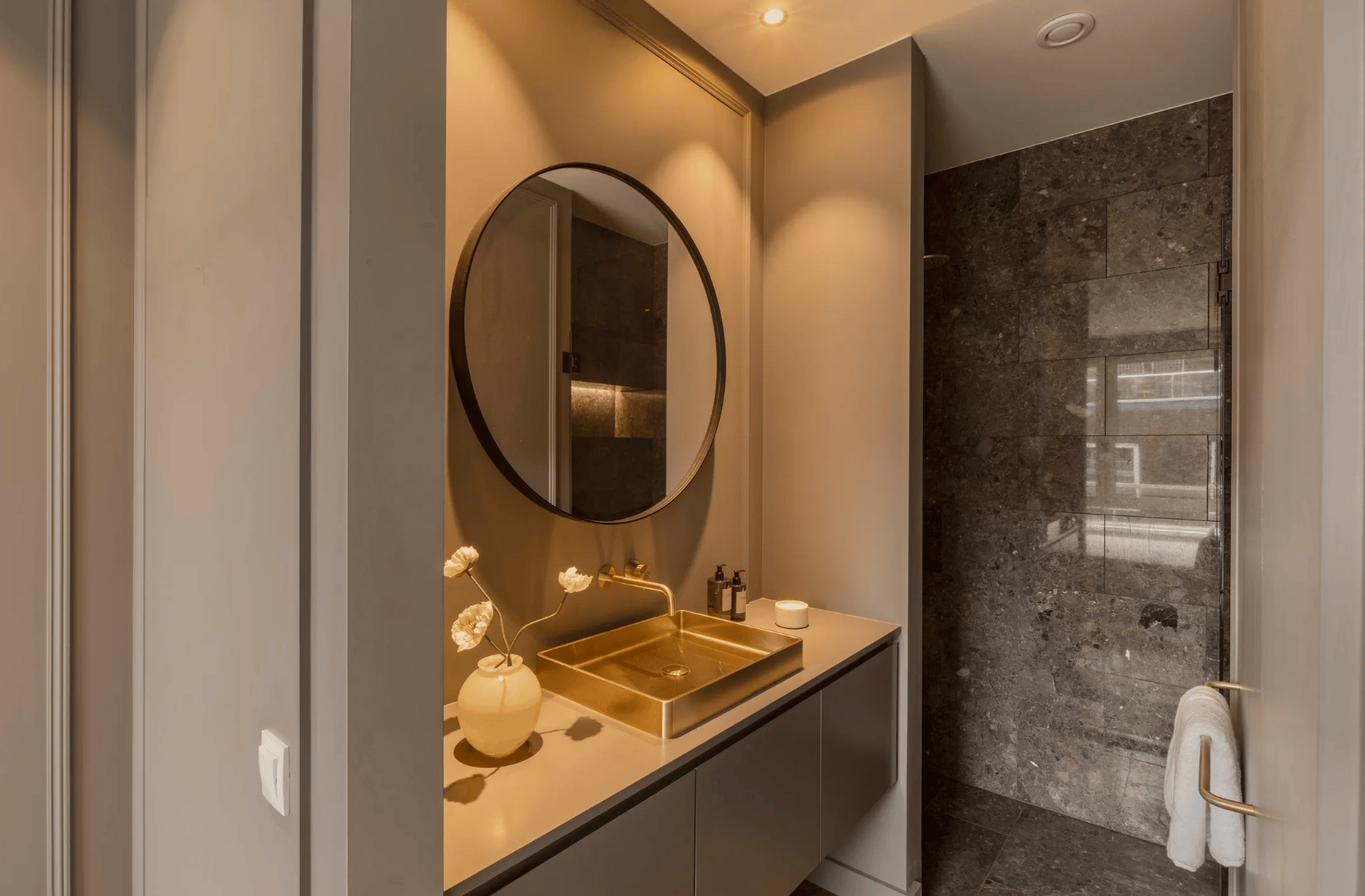 HIGH-END PENTHOUSE