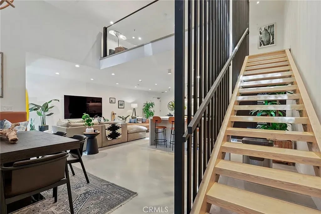 700 Main St #4