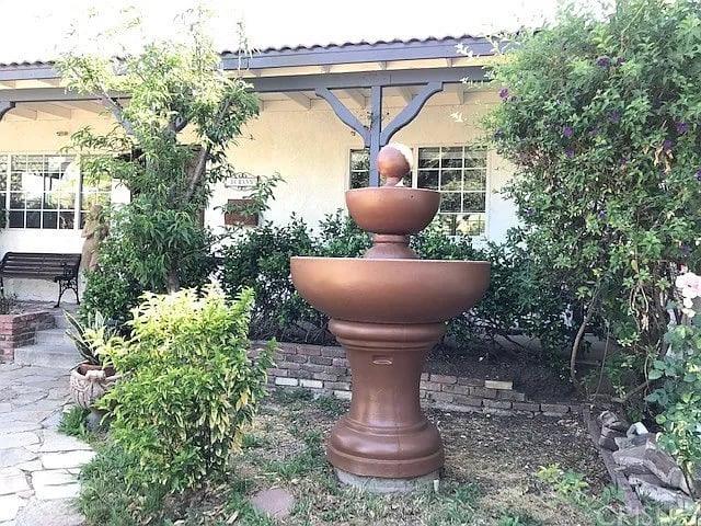 6933 Cozycroft Ave, Winnetka CA 91306