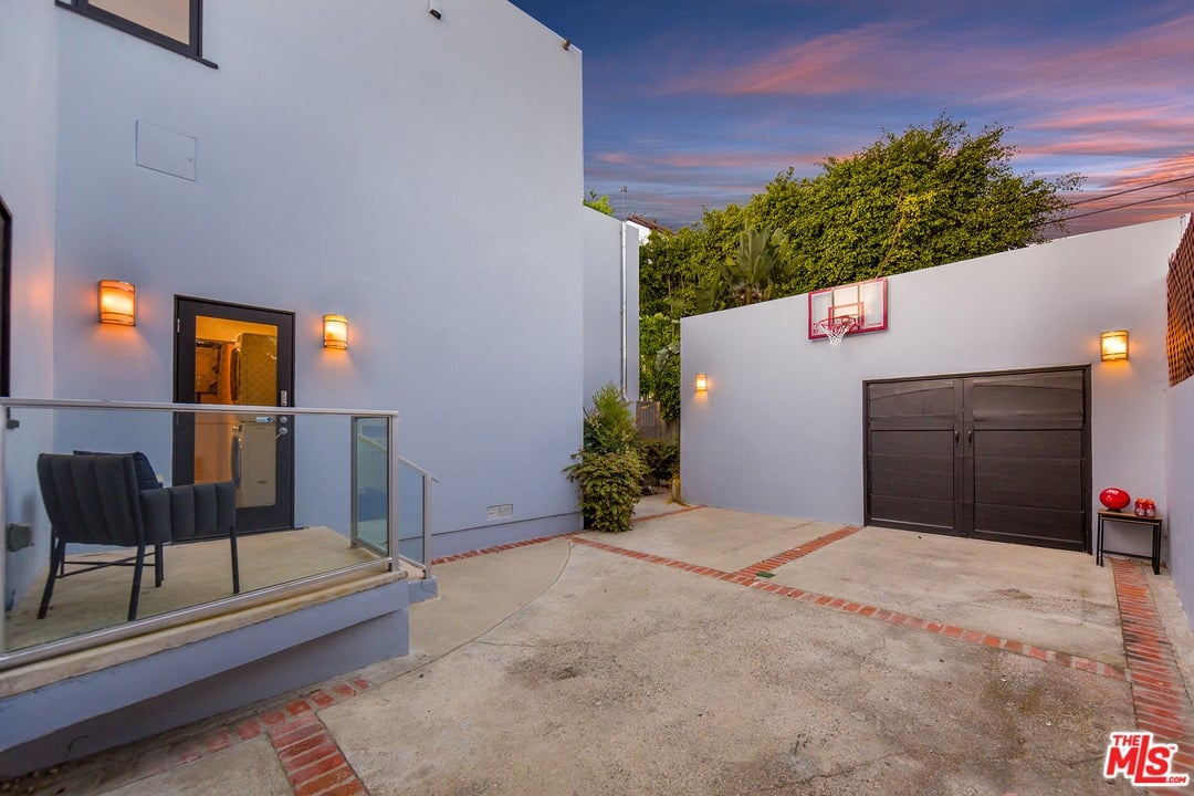 628 N Citrus Ave