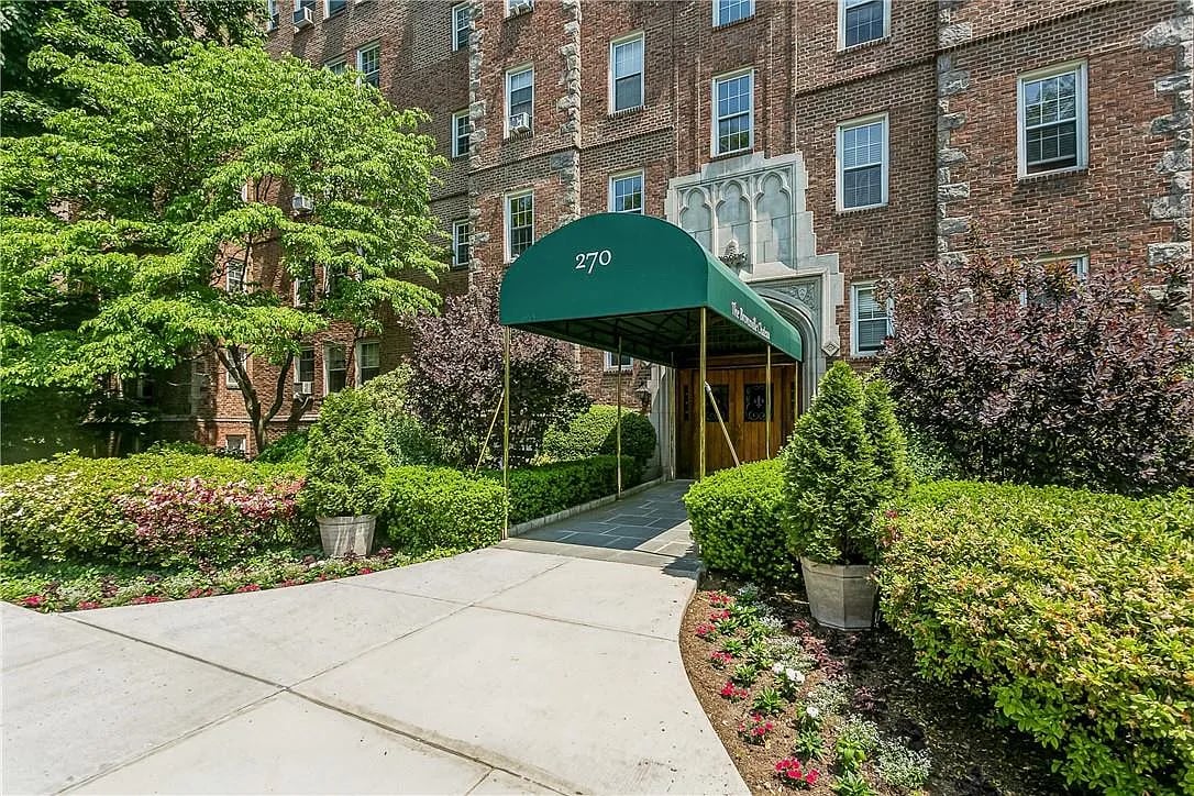 270 Bronxville Rd, Apt B22