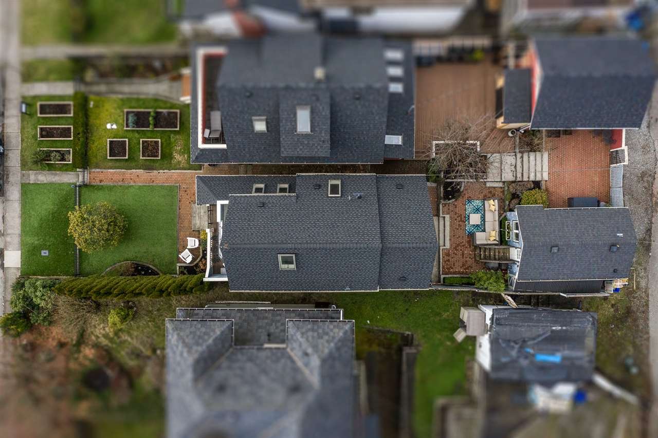 236 W 5th St