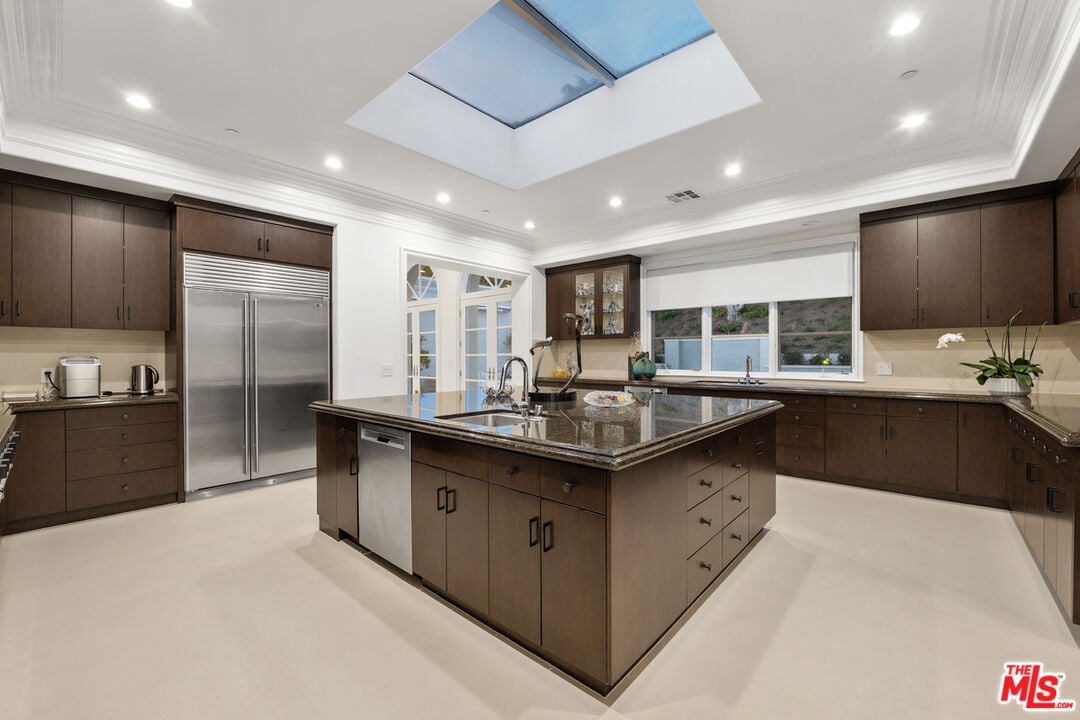 Ivory Arcadia, Martin Lane, 90210