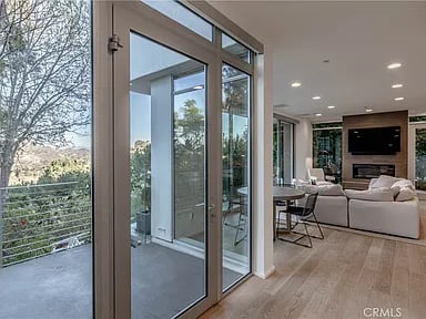 7350 Pacific View Dr