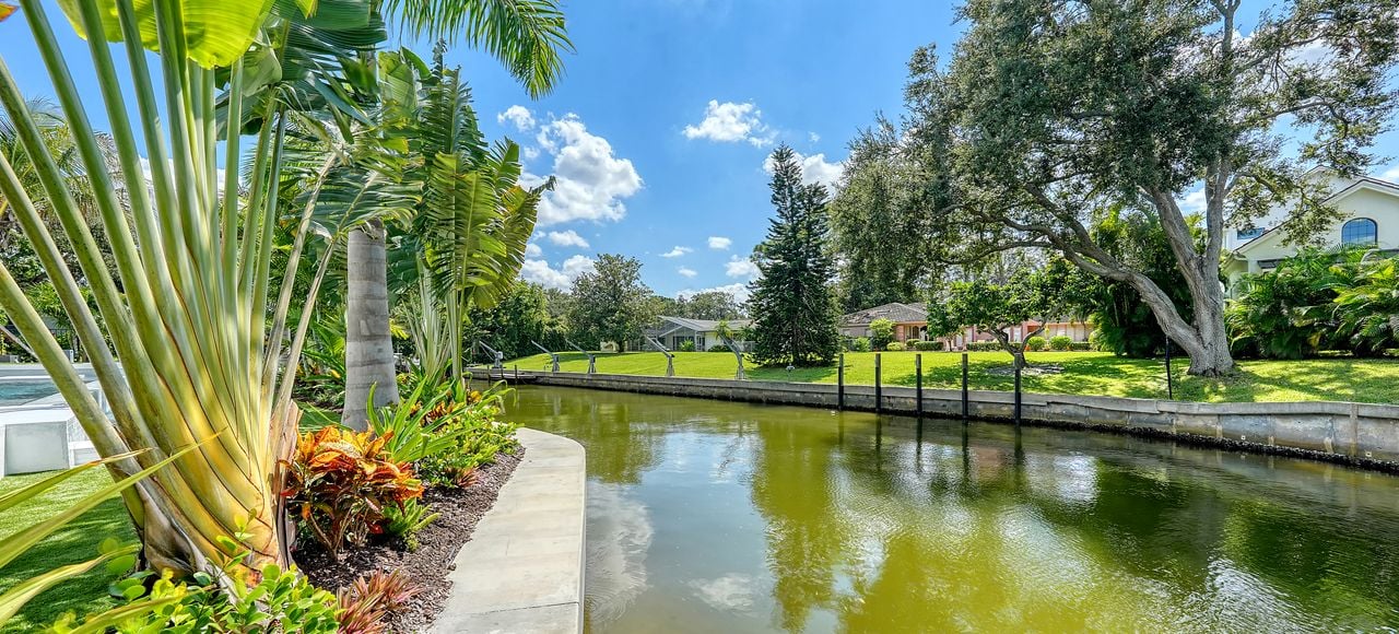 Elegant Waterfront Haven in Cherokee Park