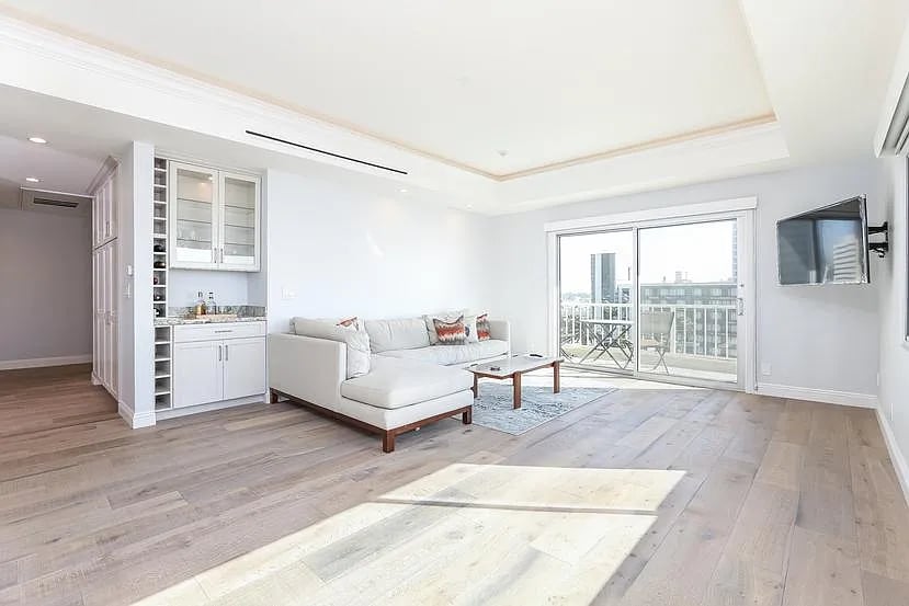 101 California Ave #901