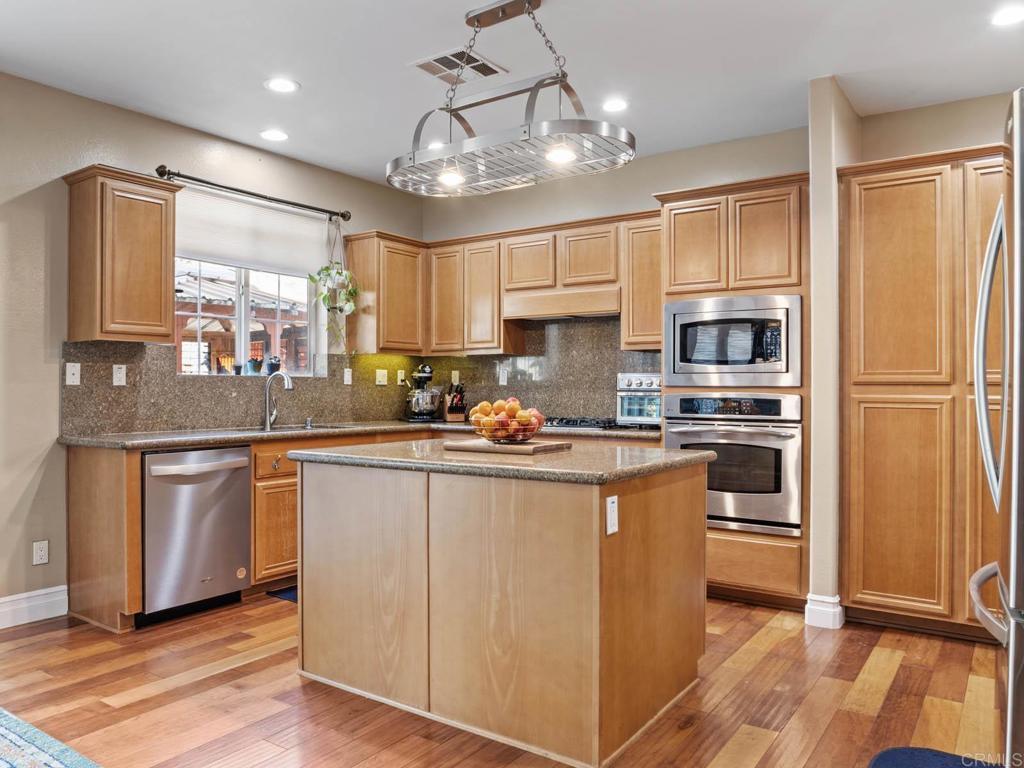1176 Parkview Dr