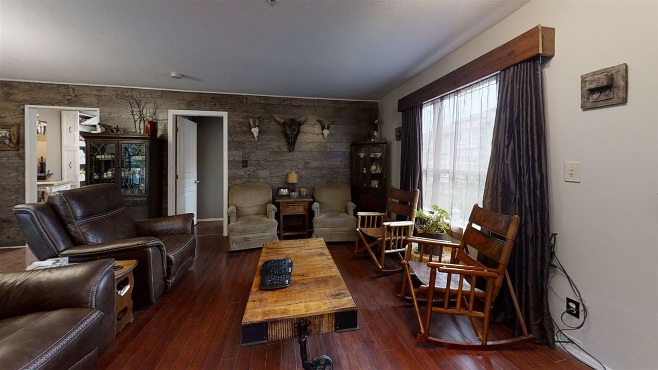 205-13955 Laurel Dr