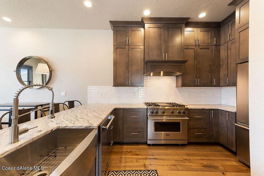 519 Lakeshore Ave UNIT 301