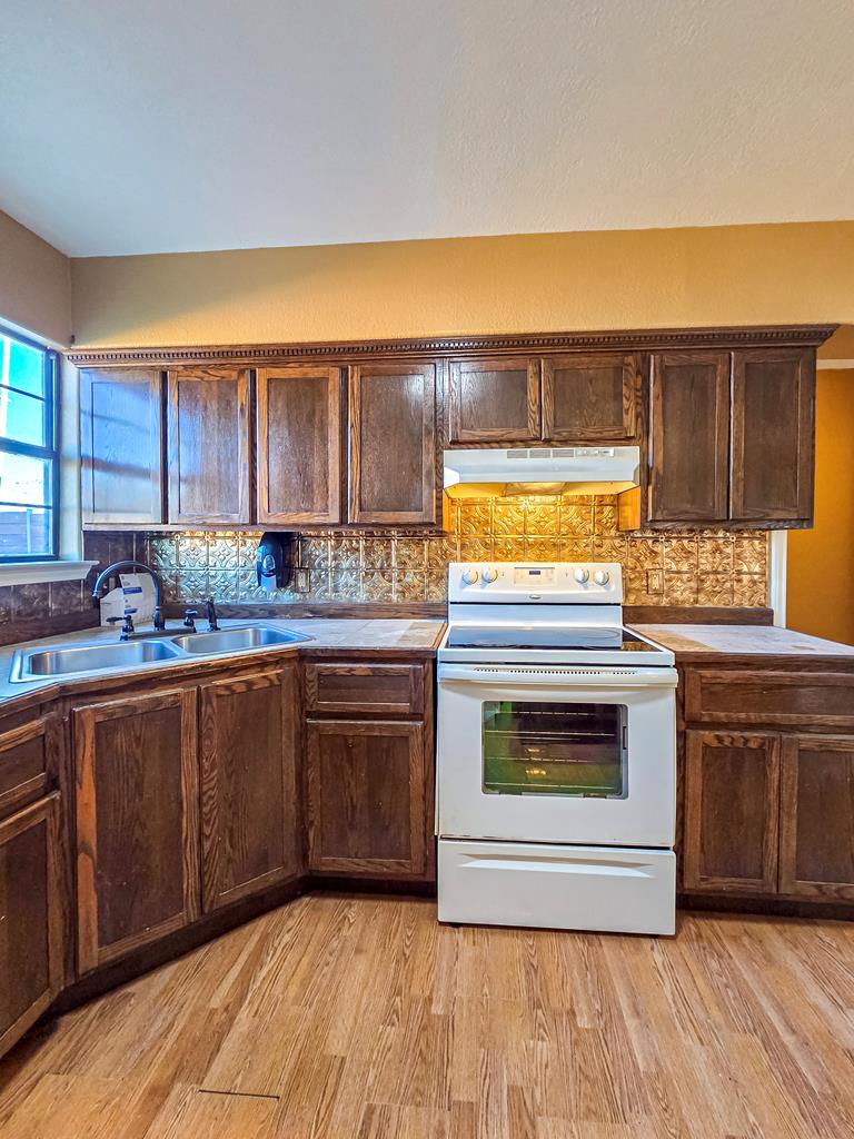 2101 Pershing Cir