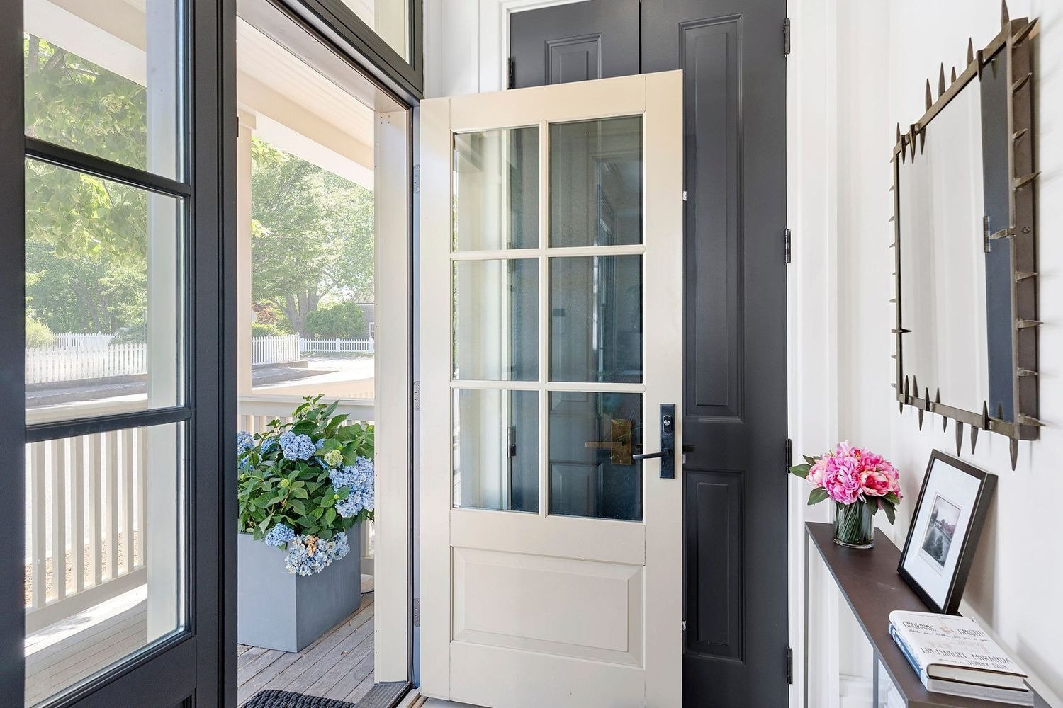 Chic, Unique & Spacious Watchcase Townhouse