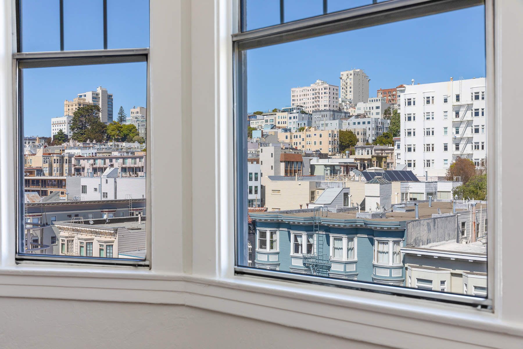 Cow Hollow Studio with Brilliant Views
