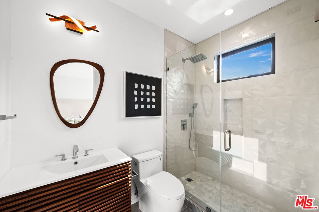 Castle Heights Pl, 90034