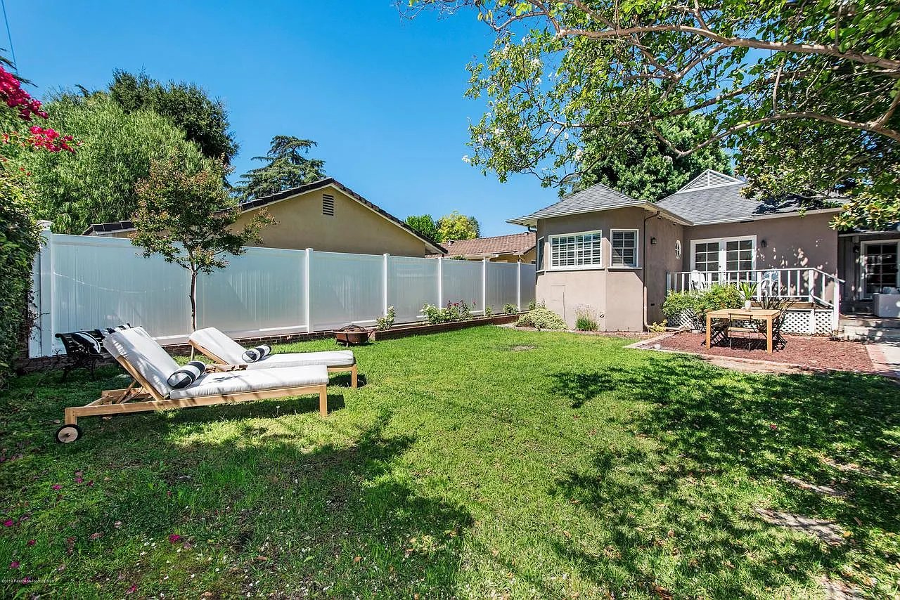 2630 Las Lunas St