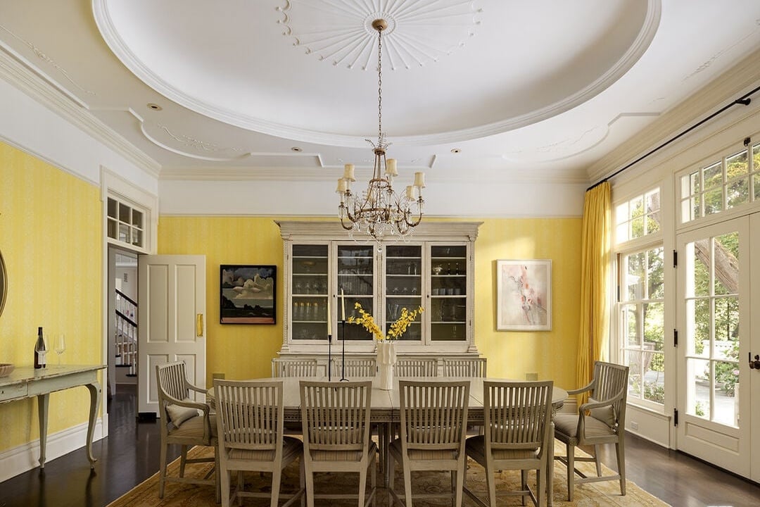 Mandeville Canyon Rd, 90049