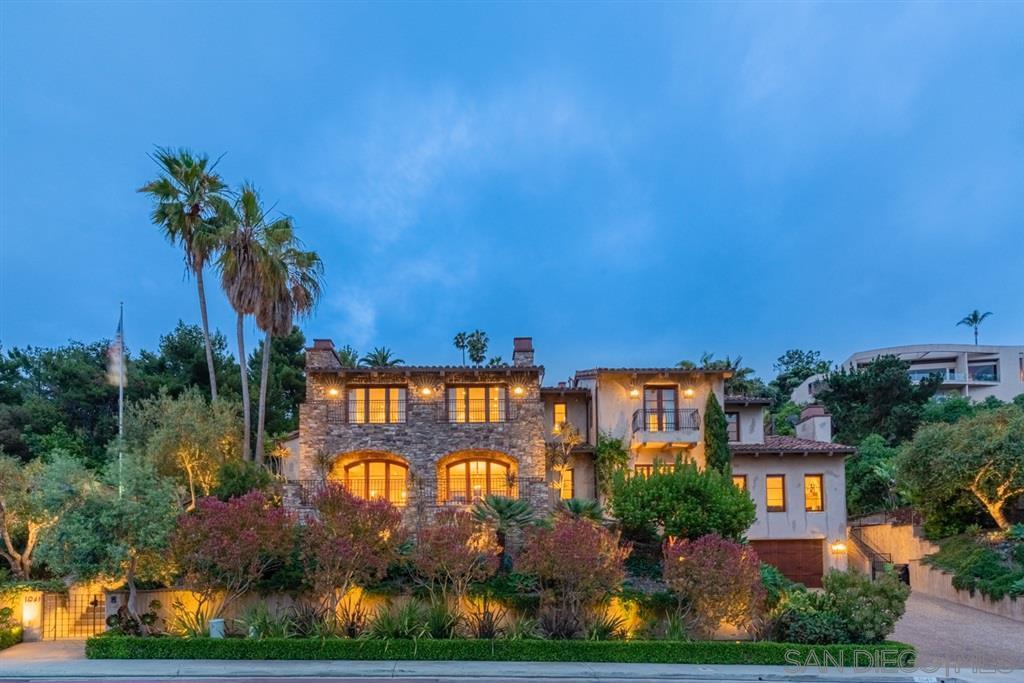 1041 Muirlands Vista Way