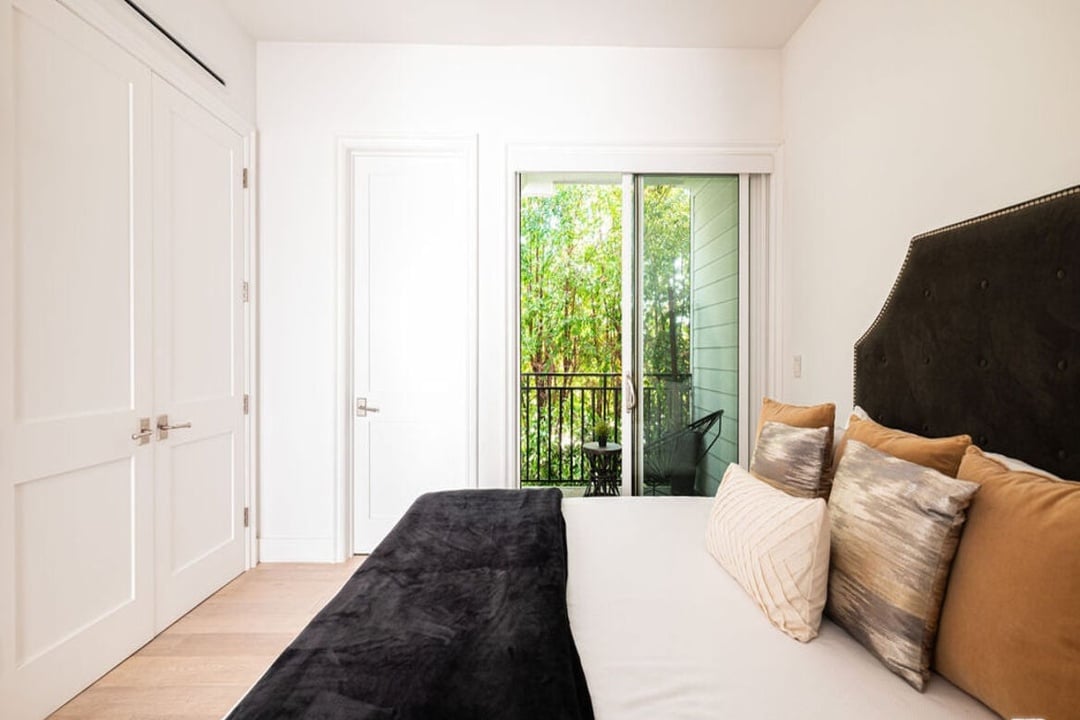 Highcliff Vista, N Stanley Ave, 90036