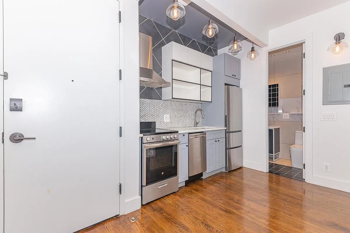 85 Graham Avenue 2B