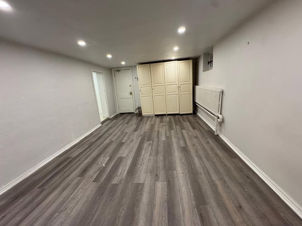 926 Avenue Road Lower