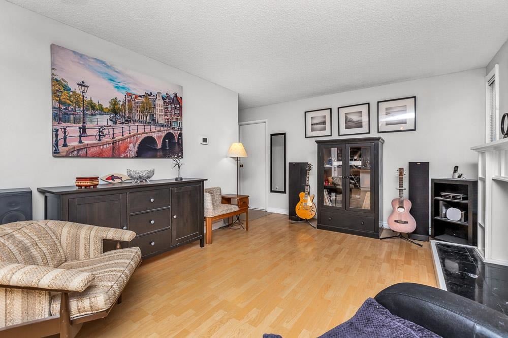 1158 Esperanza Dr