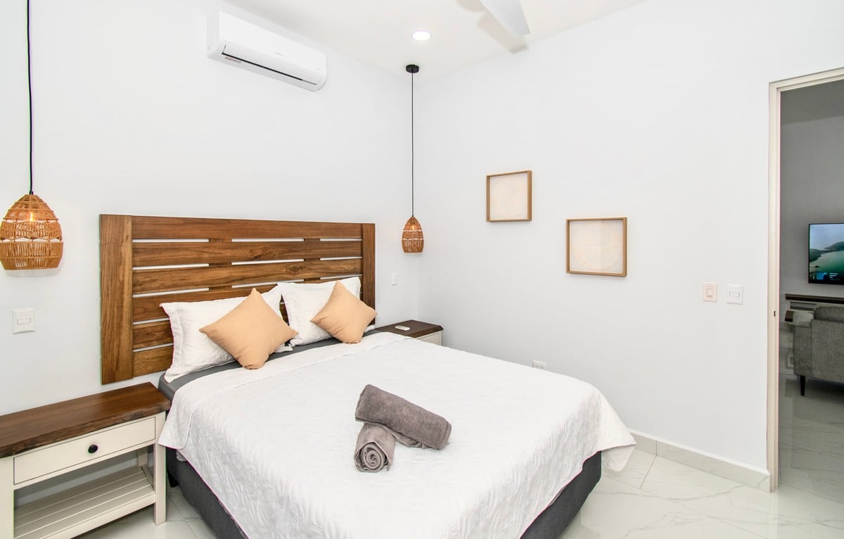 0.14 ACRES – 3 Bedroom Newly Built Modern Home Pool, Privacy, Only 5min Walk to the Beach!!!!