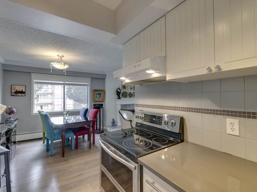 1515 Chesterfield Ave, #205